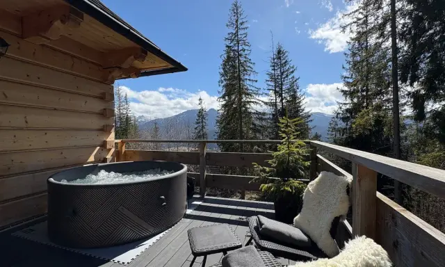 Twój azyl w Tatrach? Domki na wierchu Biały Dunajec z jacuzzi!