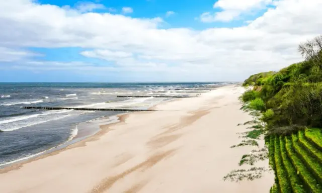 Gdzie najczystsza woda nad Bałtykiem? Plaże z Błękitną Flagą!