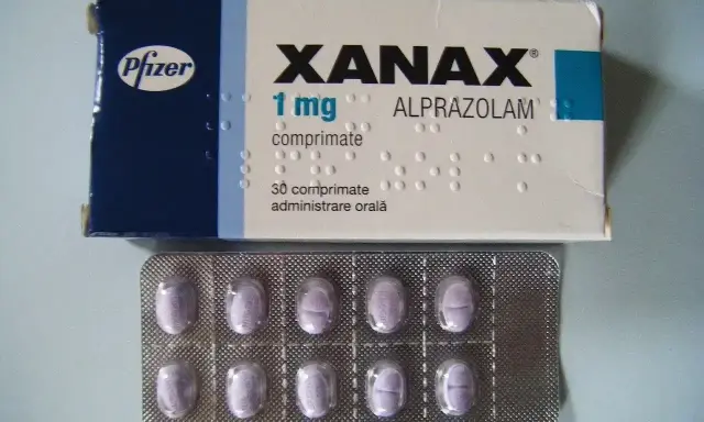 Opakowanie Xanax 1mg z tabletkami. Szukasz Xanax bez recepty? To opakowanie zawiera 30 tabletek.