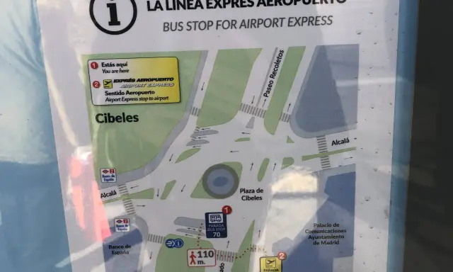 Mapa przystanków autobusowych w Madrycie. Znajdź drogę do lotniska z przystanku Airport Express.