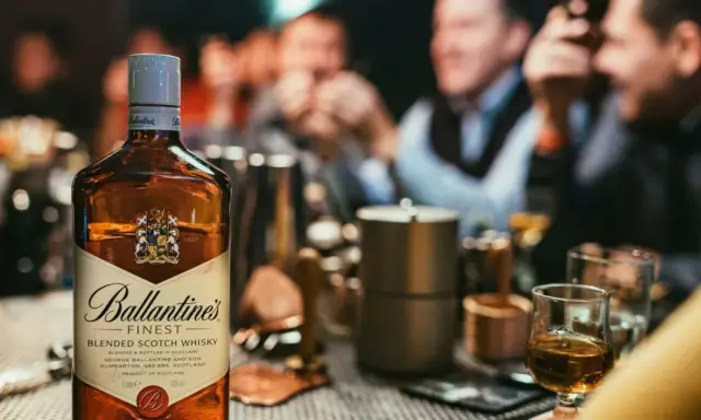 Czy Ballantine's to dobra whisky? Recenzja i dla kogo jest