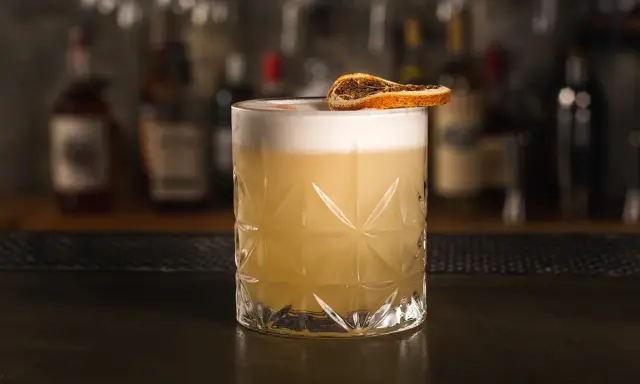 Zrób Whisky Sour jak profesjonalista: Klasyczny przepis + triki