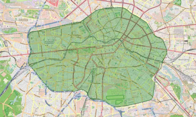 Mapa Berlina z zaznaczoną zieloną strefą płatnego parkowania w centrum.