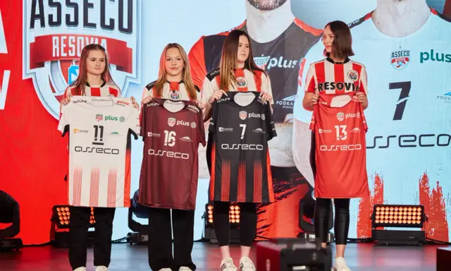 Jak prać poliester? Poradnik eksperta: uniknij błędów!
