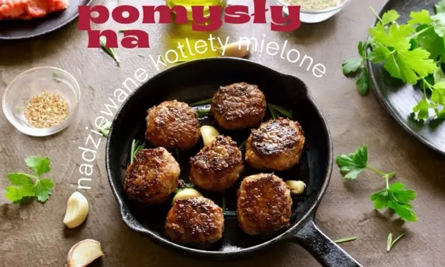 Pomysły na kotlety mielone z dodatkami: soczyste kotleciki w patelni, czosnek, zioła i przyprawy.