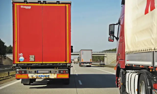 Jak dojechać ciężarówką? Uniknij mandatów! Poradnik eksperta.