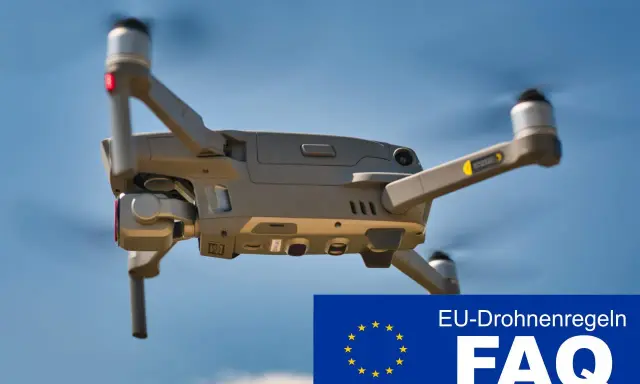Drohne im Flug, die die EU-Drohnenregeln und die 1 zu 1 Regel erklärt.