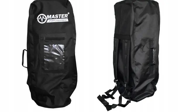 Czarna torba na sup z logo Master Sports Equipment, uchwytem i paskami na ramię. Idealna do transportu sprzętu wodnego.