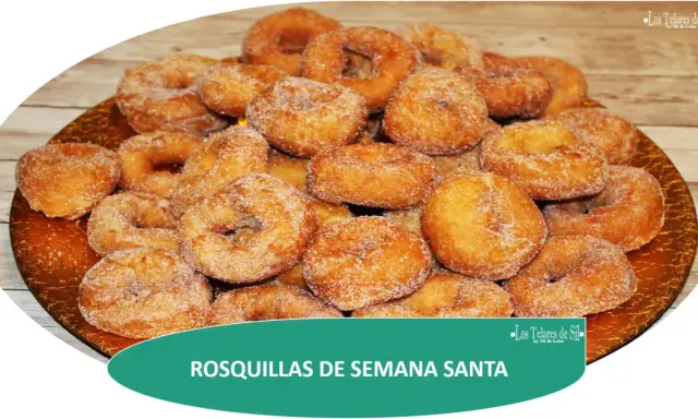 Rosquillas de Semana Santa, dulces y doradas, espolvoreadas con azúcar, listas para disfrutar.