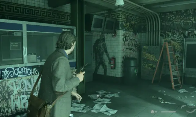 Mężczyzna z pistoletem w ręku stoi w zniszczonej, pokrytej graffiti stacji metra.
