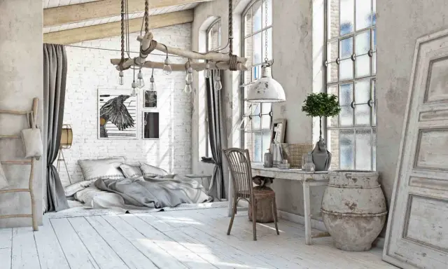 Camera da letto con pareti in mattoni bianchi, letto king-size, lampadario rustico e un grande vaso. Perfette idee arredamento vintage.
