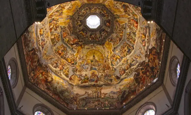 Fresque spectaculaire du **duomo Florence interieur**, une vision céleste et infernale peinte sur la coupole.