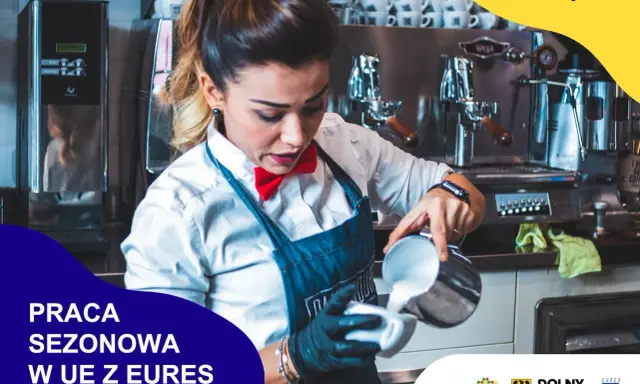 Baristka przygotowuje kawę, szukając pracy dla studenta za granicą. #EURESjobs
