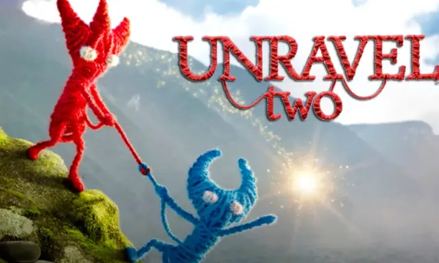 Dwa włóczkowe stworki, czerwony i niebieski, wspinają się po zboczu. Tytuł gry "Unravel Two" widnieje na tle gór.