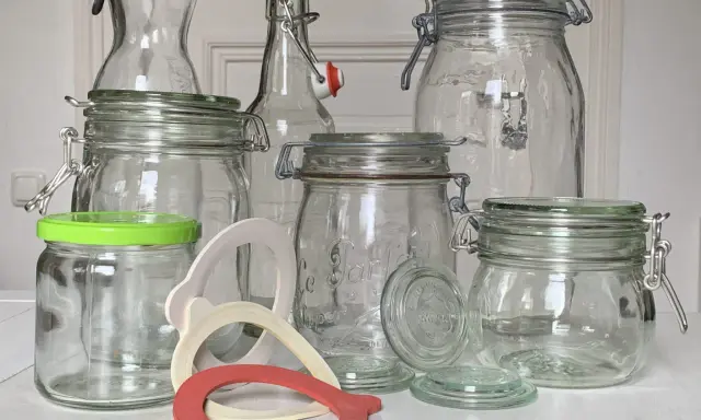 Verschiedene Glasbehälter und Dichtungsringe, ideal zum selber machen von Gewichte zum fermentieren.