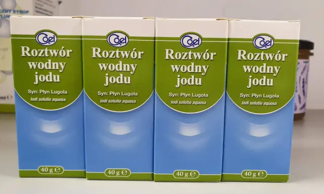 Cztery opakowania płynu Lugola, roztworu wodnego jodu, każdy po 40 g.