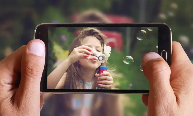 Rozmyte tło telefonem: Bokeh jak z lustrzanki? Poradnik krok po kroku