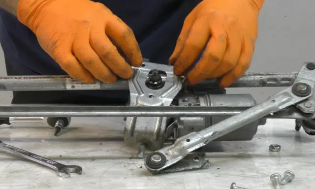 Tico wycieraczki nie działają? Napraw mechanizm sam i oszczędź!