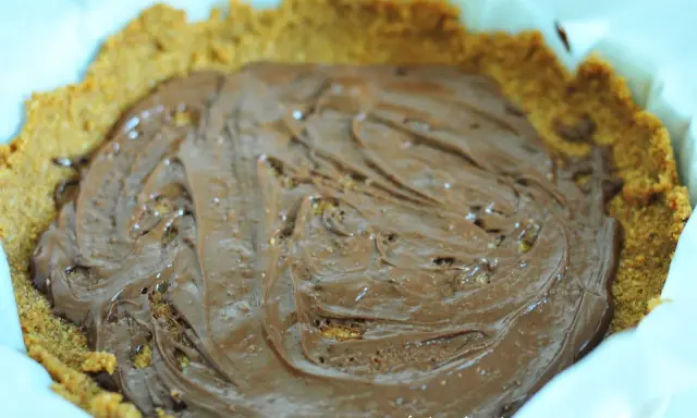 Pyszne ciasto z nutellą i mascarpone na kruchym spodzie z sucharków. Idealne na deser!