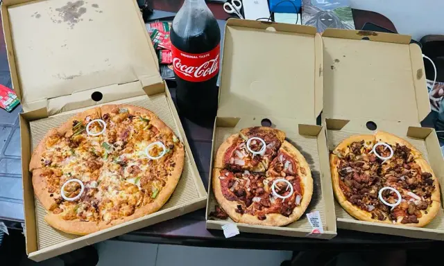 Pizza Hut: Duża pizza (38 cm) ile osób nakarmi i czy warto?