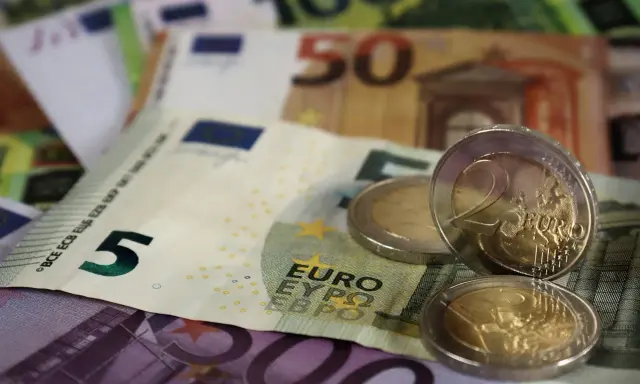 Euro banknoty i monety, które są teraz walutą w Chorwacji.