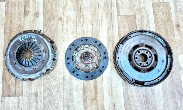 Elementy sprzęgła do Toyoty Yaris 1.0. Sprawdź wymiana sprzęgła Toyota Yaris 1.0 cena.