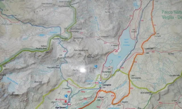 Mappa escursionistica dell'Alpe Devero con sentieri segnati e quote.
