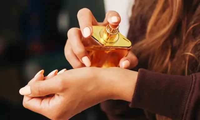 Perfumy na cały dzień? Poznaj sekrety trwałości i aplikacji