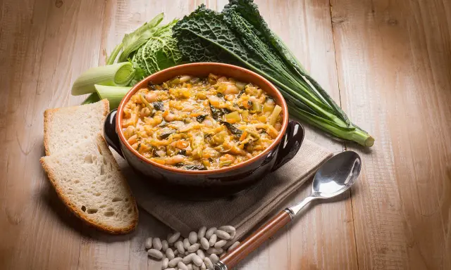 Minestra di Pane: Ricetta Autentica e Segreti della Ribollita