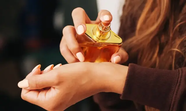 Perfumy szyprowe: Odkryj ich magię i znajdź swój ideał