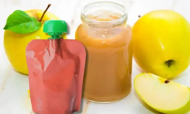 Jabłkowe puree w słoiczku i saszetce, idealne jako soki dla niemowląt od 3 miesiąca. Obok świeże jabłka.