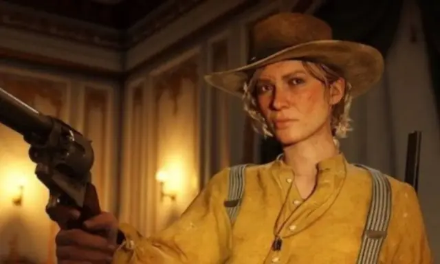 Sadie Adler w kapeluszu i żółtej koszuli trzyma rewolwer, gotowa do akcji.