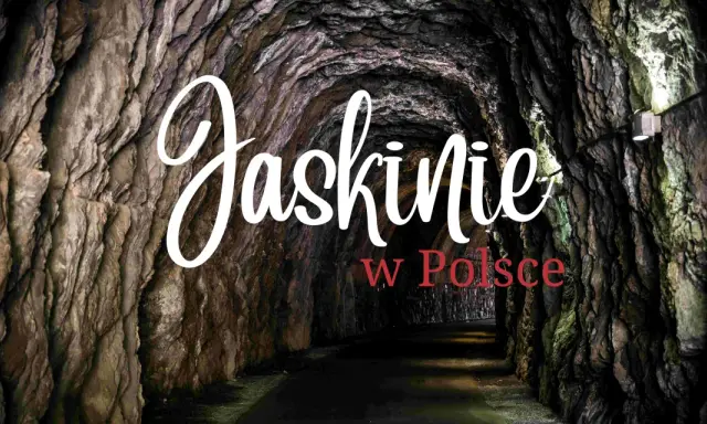 Wąski korytarz skalny, oświetlony lampami, prowadzi w głąb ziemi. Napis "Jaskinie w Polsce" sugeruje podziemną przygodę.