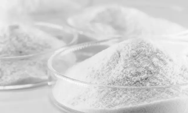 Polvere bianca in capsule di Petri, forse sodio butirrato. Attenzione alle controindicazioni prima dell'uso.