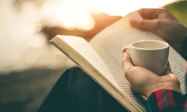 Czy literatura uczy człowieka jak żyć? Odkryj jej życiowe lekcje