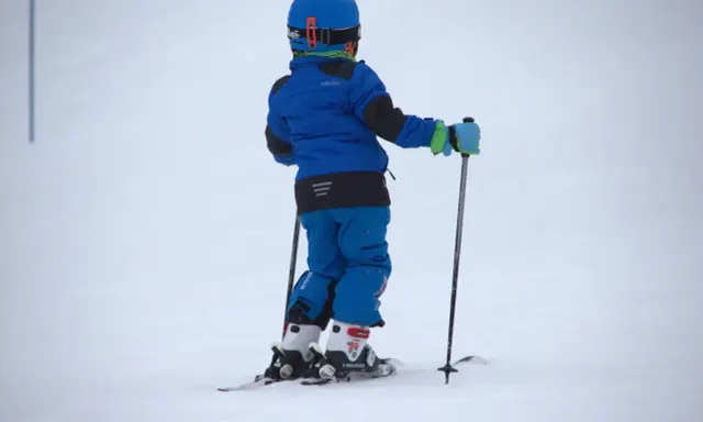 Kask na narty dla dziewczynki: Bezpieczeństwo i styl na stoku?