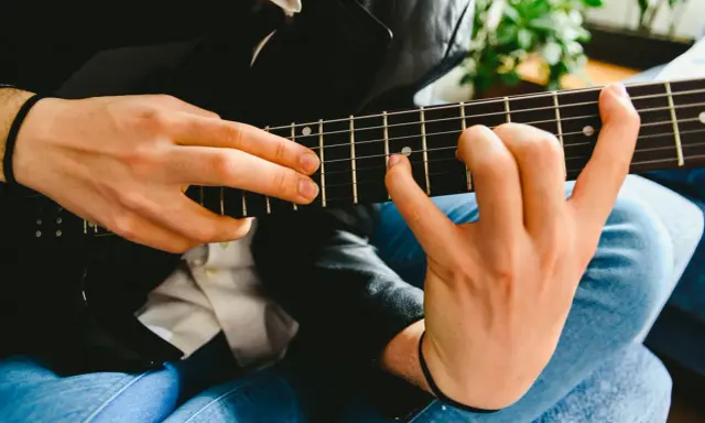 Ile akordów na gitarze musisz znać? 8 otworzy Ci tysiące piosenek!