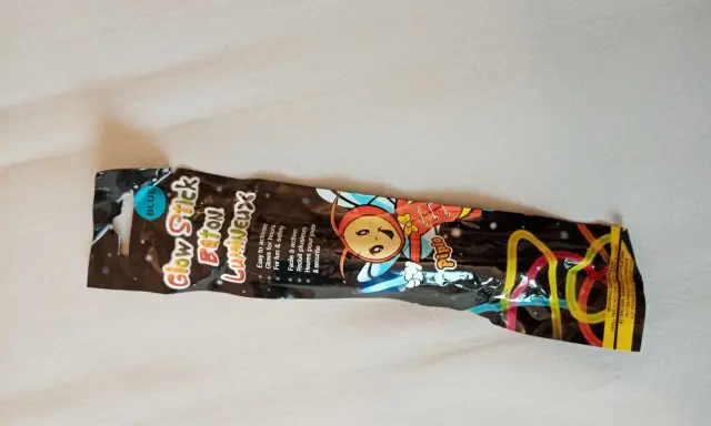 Niebieski, wielokrotnego użytku światło chemiczne "Glow Stick" z postacią Pipo. Idealne na imprezy i do zabawy.