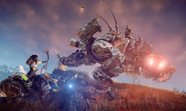 Aloy na mechanicznym wierzchowcu celuje z łuku w latającą maszynę w Horizon Zero Dawn 2.