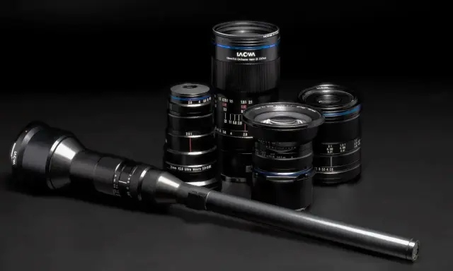 Objetivos Laowa, incluyendo el Laowa 100mm f/2.8 2x ultra macro, dispuestos sobre fondo oscuro.