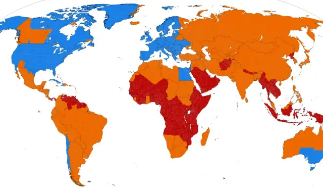 Mapa świata pokazująca, które kraje nie zmieniają czasu. Kolory oznaczają różne strefy czasowe i ich zmiany.