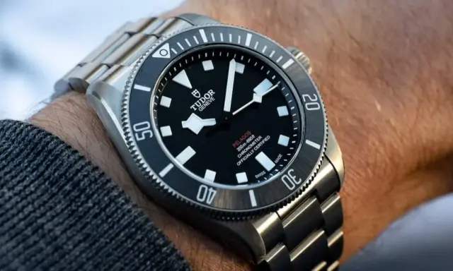 Orologio Tudor Pelagos in titanio, leggero e resistente. Valutare gli orologi in titanio pro e contro per un acquisto informato.