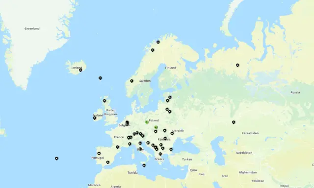 Mapa Europy z zaznaczonymi punktami. Widoczne są szczyty Korony Europy, od Islandii po Rosję.
