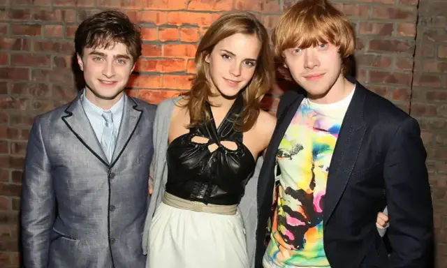 Daniel Radcliffe, Emma Watson i Rupert Grint świętują urodziny Harry'ego Pottera.