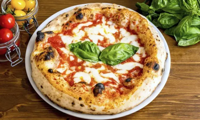 Pizza lardons maison : astuces de chef pour une réussite assurée