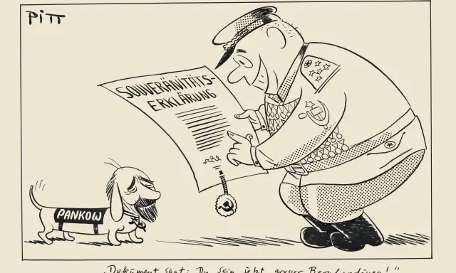 Karikatur DDR/BRD: Ein sowjetischer General präsentiert einem traurigen Dackel namens Pankow eine "Souveränitätserklärung".