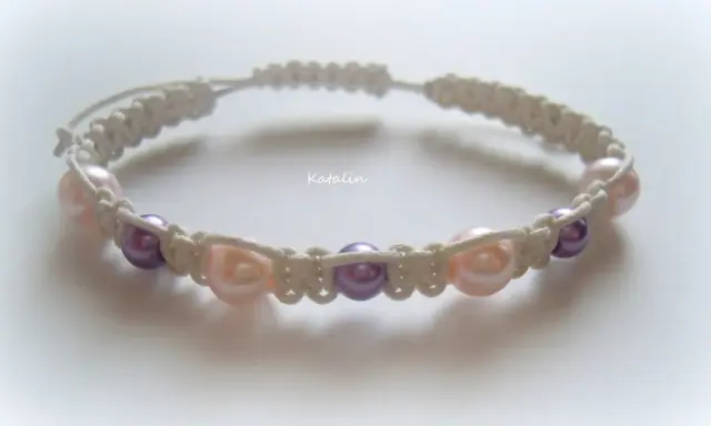 Bransoletka shamballa z perełkami. Jak zrobić taki splot? Prosty tutorial DIY.