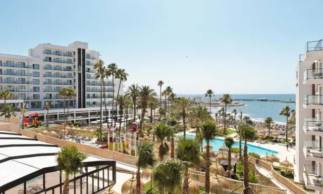 Hotel Best Triton Benalmádena: ¿Tu escapada ideal en la Costa del Sol?