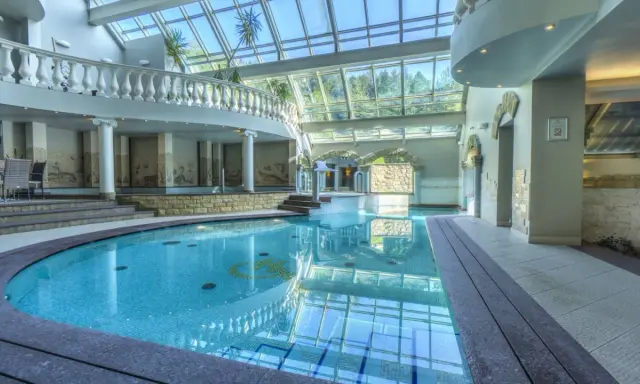Basen, Spa, Jacuzzi: Jak wybrać idealny relaks dla siebie?