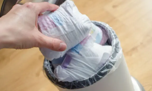 Pieluchy jednorazowe: Gdzie je wyrzucać? Koniec z wątpliwościami!